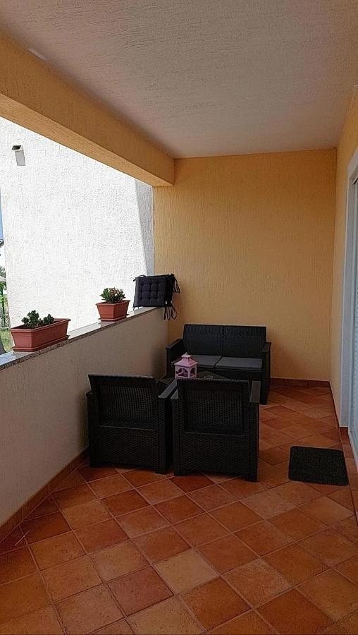 Apartmani Katarina Mundanije Exterior foto