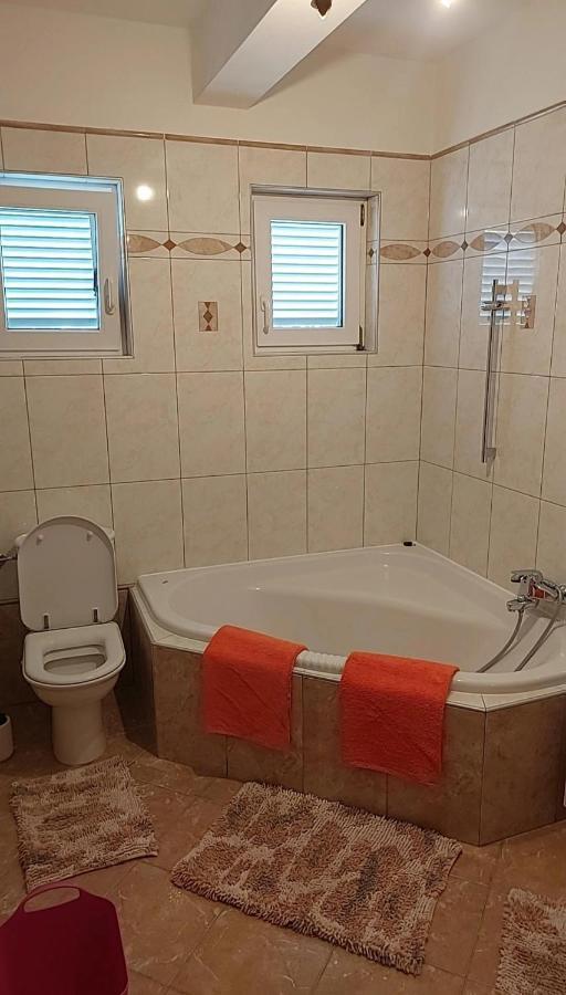 Apartmani Katarina Mundanije Exterior foto