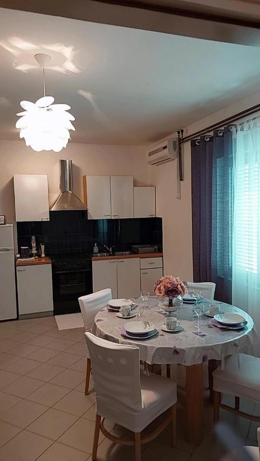Apartmani Katarina Mundanije Exterior foto