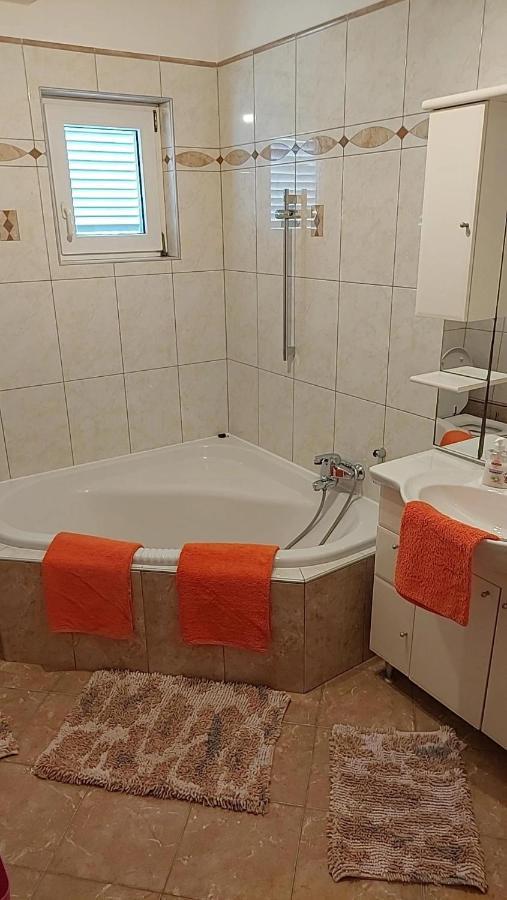 Apartmani Katarina Mundanije Exterior foto